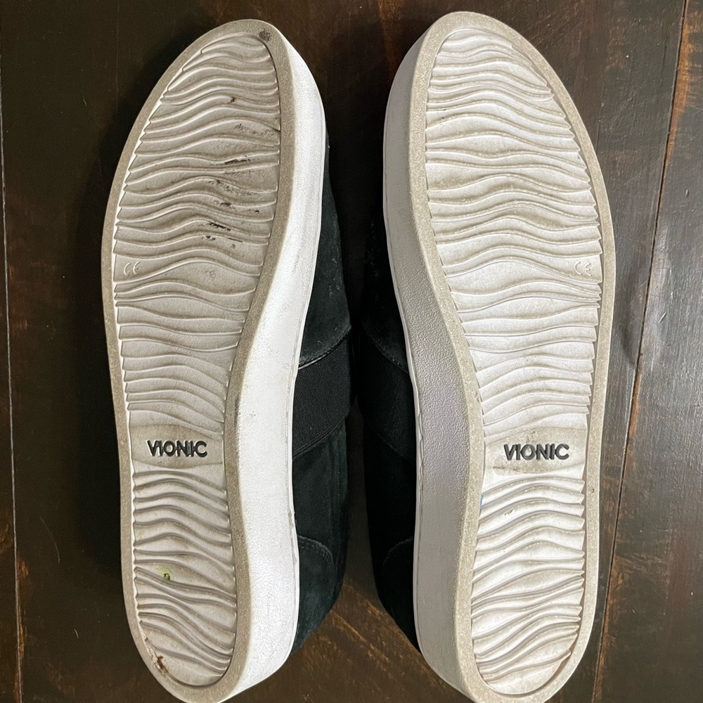 Vionic slip-on shoes - Picture 3 of 3